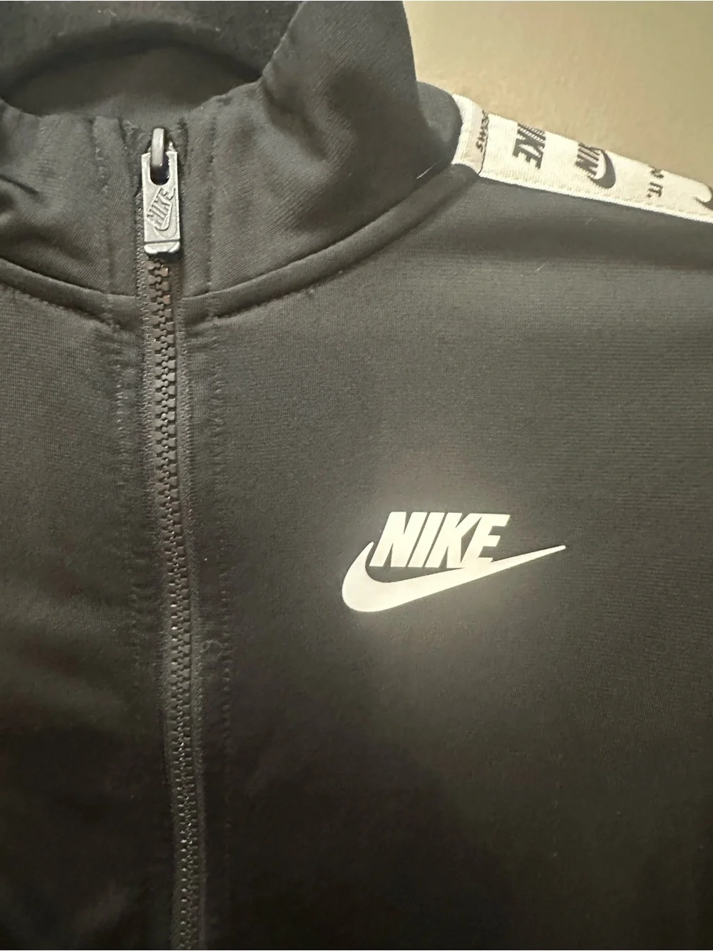 Nike Size M (5/6) Black/White Zip Front Jacket EUC